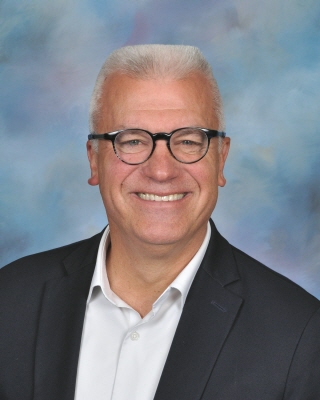 Dr. Damian Ahrens